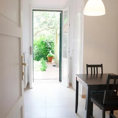 Cristina Garden Apartment *